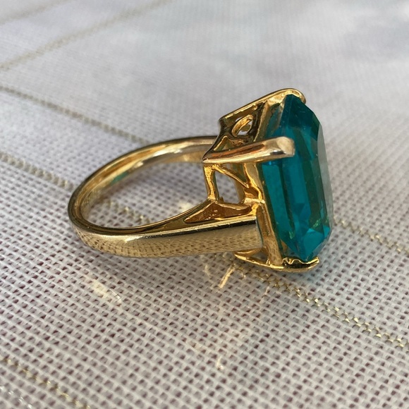 Large Turquoise Rectangular Solitaire ‘Cellini’ Ring - Picture 2 of 9